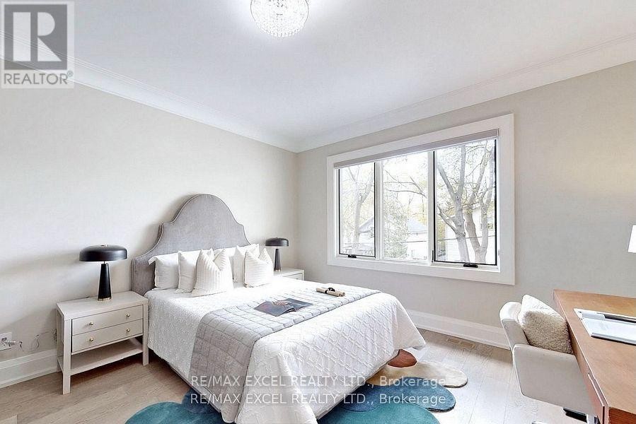 












430 REYNOLDS STREET

,
Oakville (OO Old Oakville),




Ontario
L6J3M4

