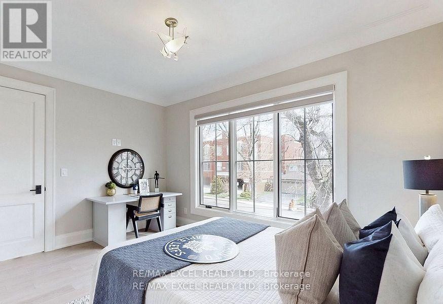 












430 REYNOLDS STREET

,
Oakville (OO Old Oakville),




Ontario
L6J3M4

