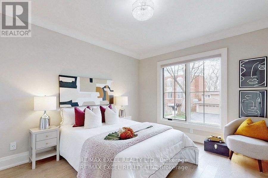 












430 REYNOLDS STREET

,
Oakville (OO Old Oakville),




Ontario
L6J3M4

