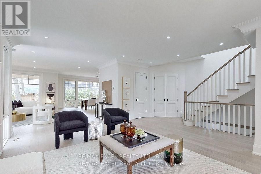 












430 REYNOLDS STREET

,
Oakville (OO Old Oakville),




Ontario
L6J3M4

