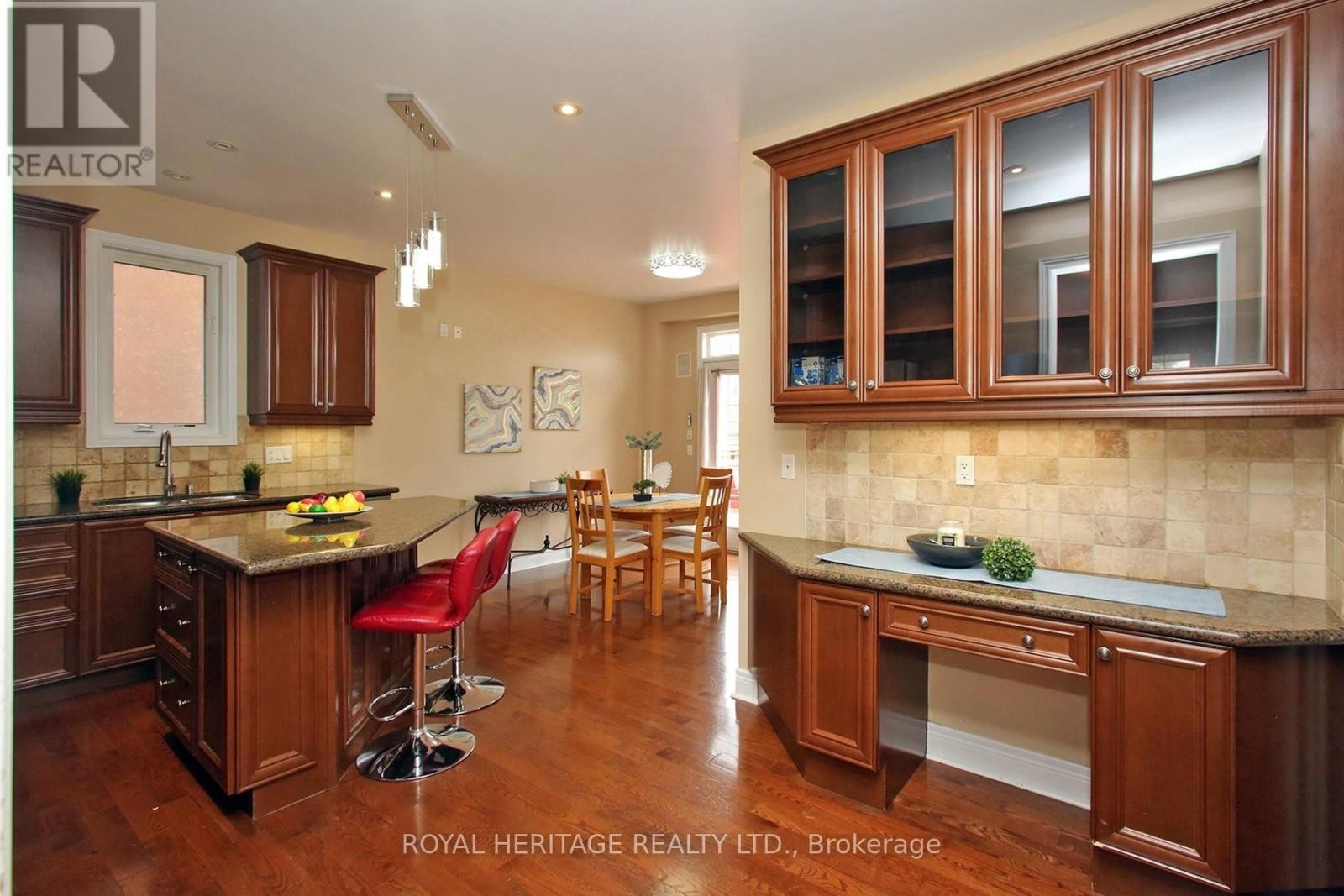 












178 BEFFORT ROAD

,
Toronto (Downsview-Roding-CFB),




Ontario
M3K1N9

