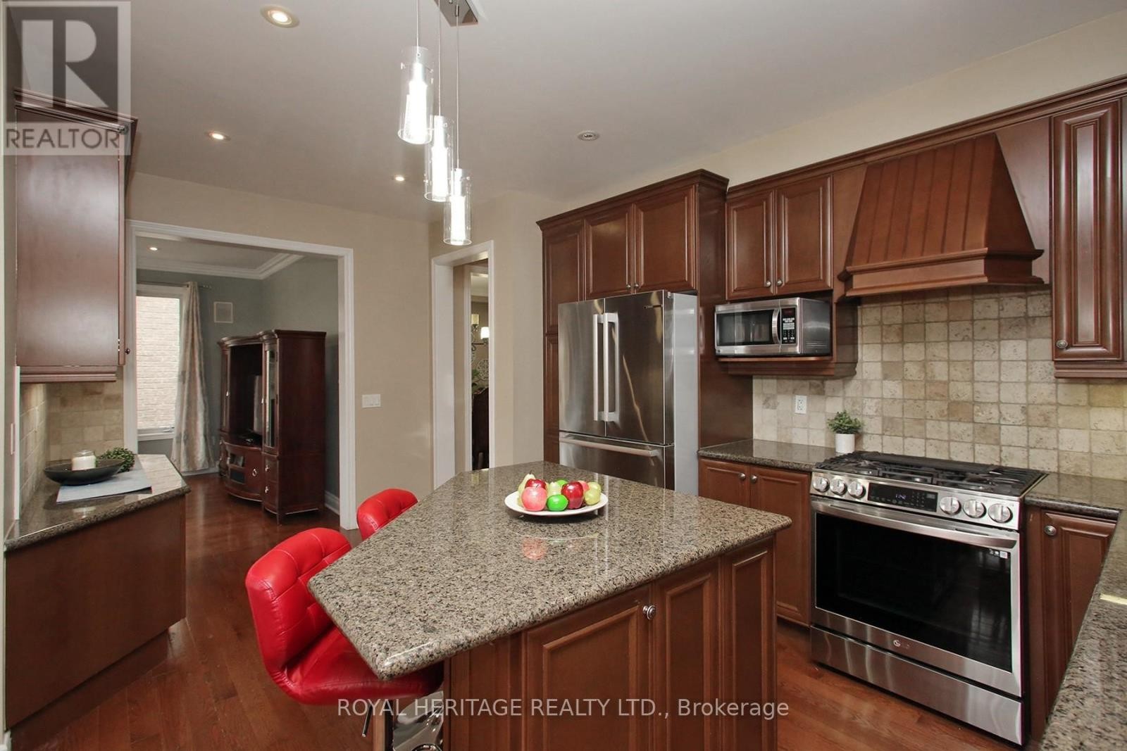 












178 BEFFORT ROAD

,
Toronto (Downsview-Roding-CFB),




Ontario
M3K1N9

