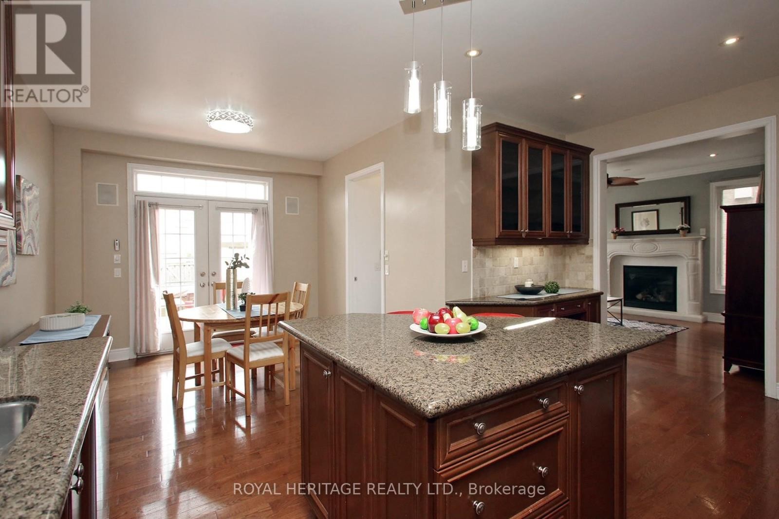 












178 BEFFORT ROAD

,
Toronto (Downsview-Roding-CFB),




Ontario
M3K1N9

