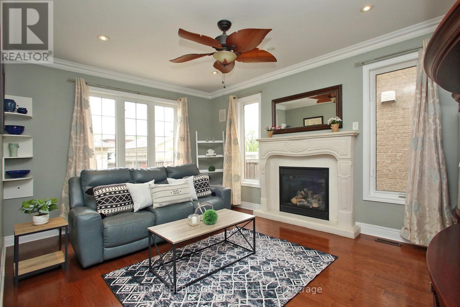 












178 BEFFORT ROAD

,
Toronto (Downsview-Roding-CFB),




Ontario
M3K1N9

