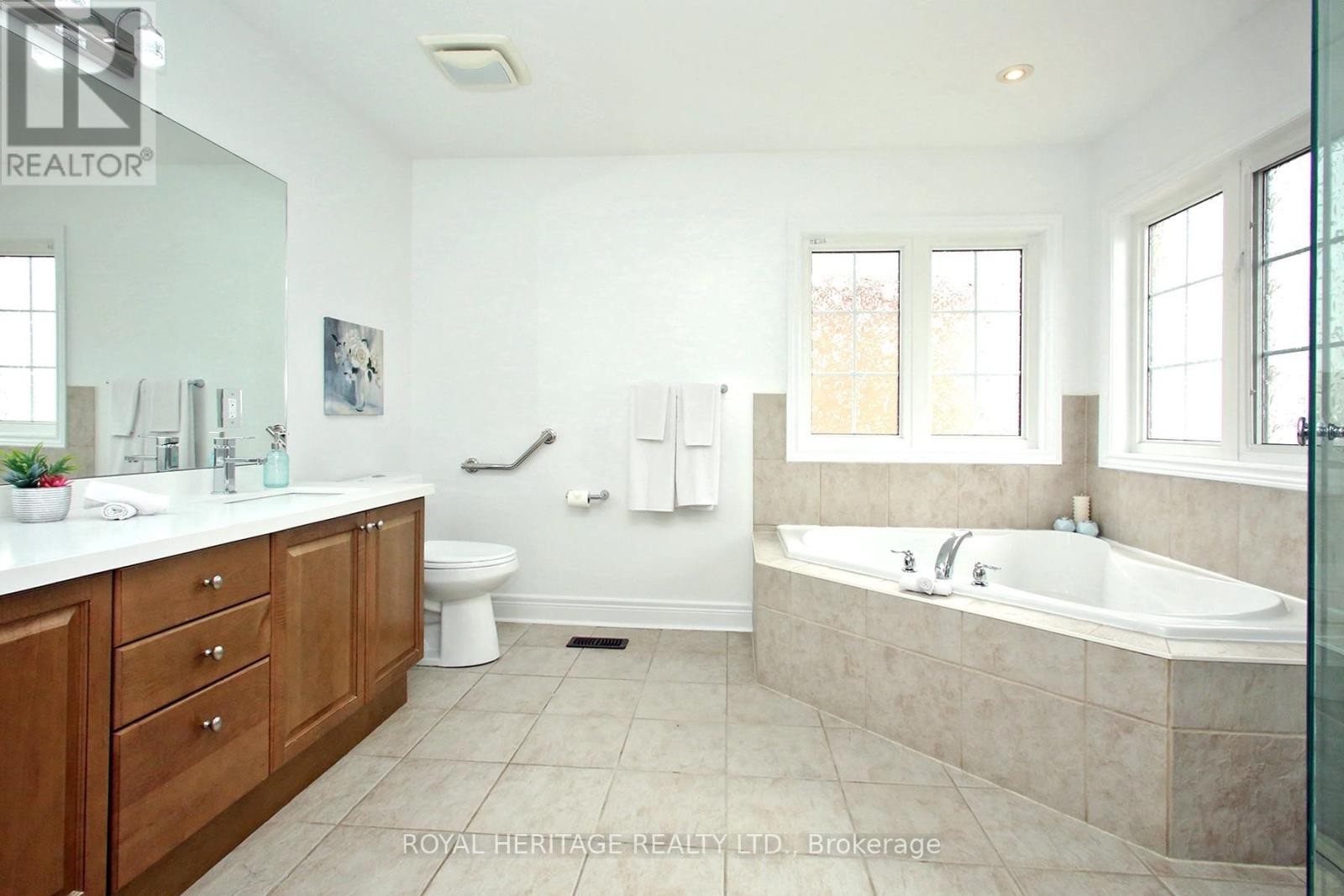 












178 BEFFORT ROAD

,
Toronto (Downsview-Roding-CFB),




Ontario
M3K1N9

