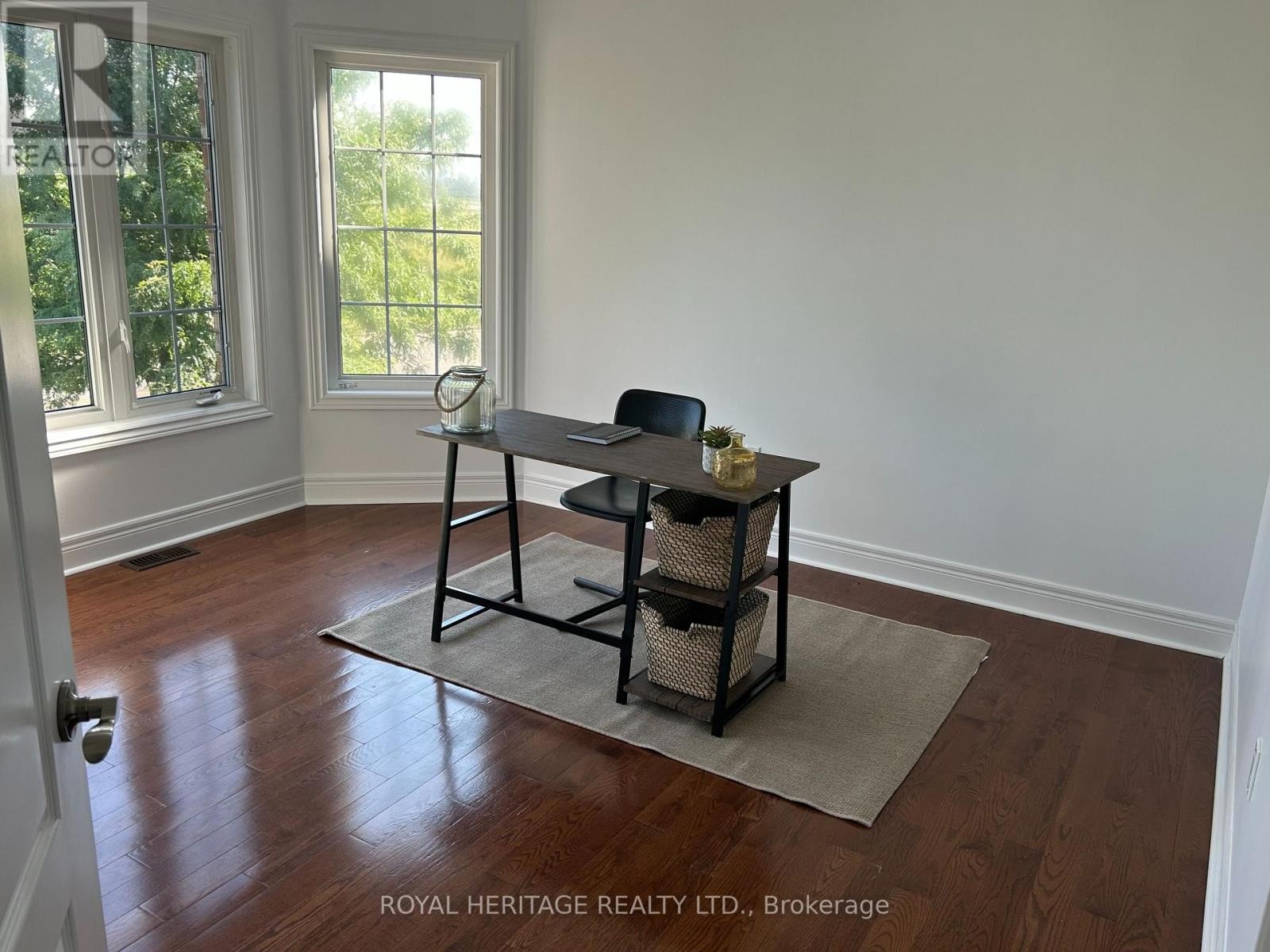 












178 BEFFORT ROAD

,
Toronto (Downsview-Roding-CFB),




Ontario
M3K1N9

