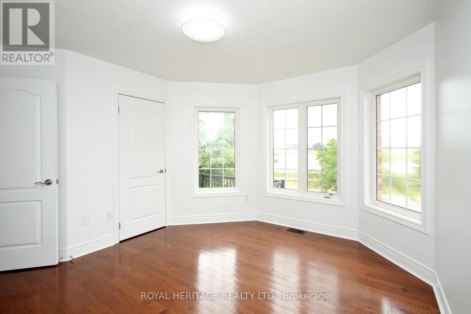 












178 BEFFORT ROAD

,
Toronto (Downsview-Roding-CFB),




Ontario
M3K1N9

