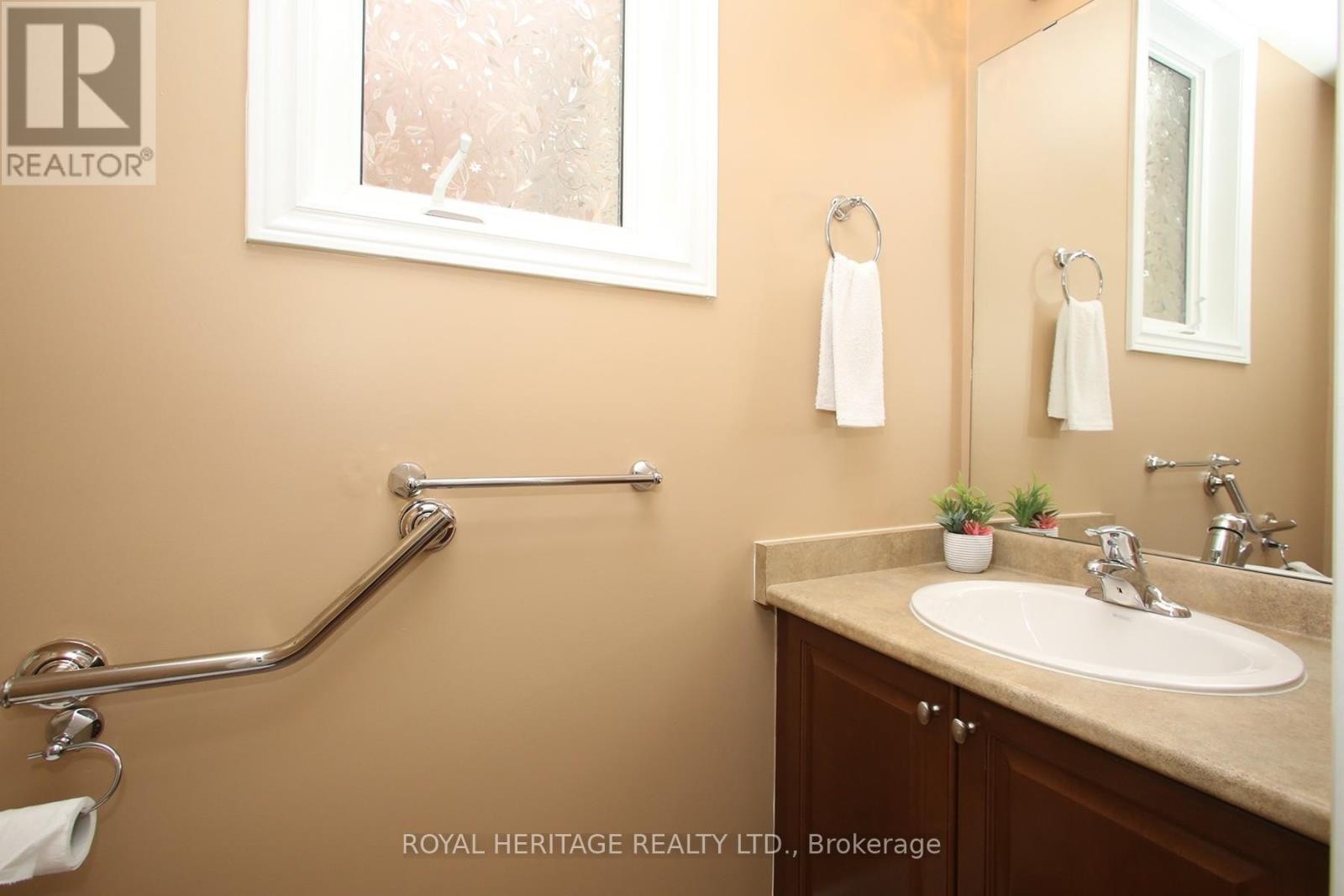 












178 BEFFORT ROAD

,
Toronto (Downsview-Roding-CFB),




Ontario
M3K1N9

