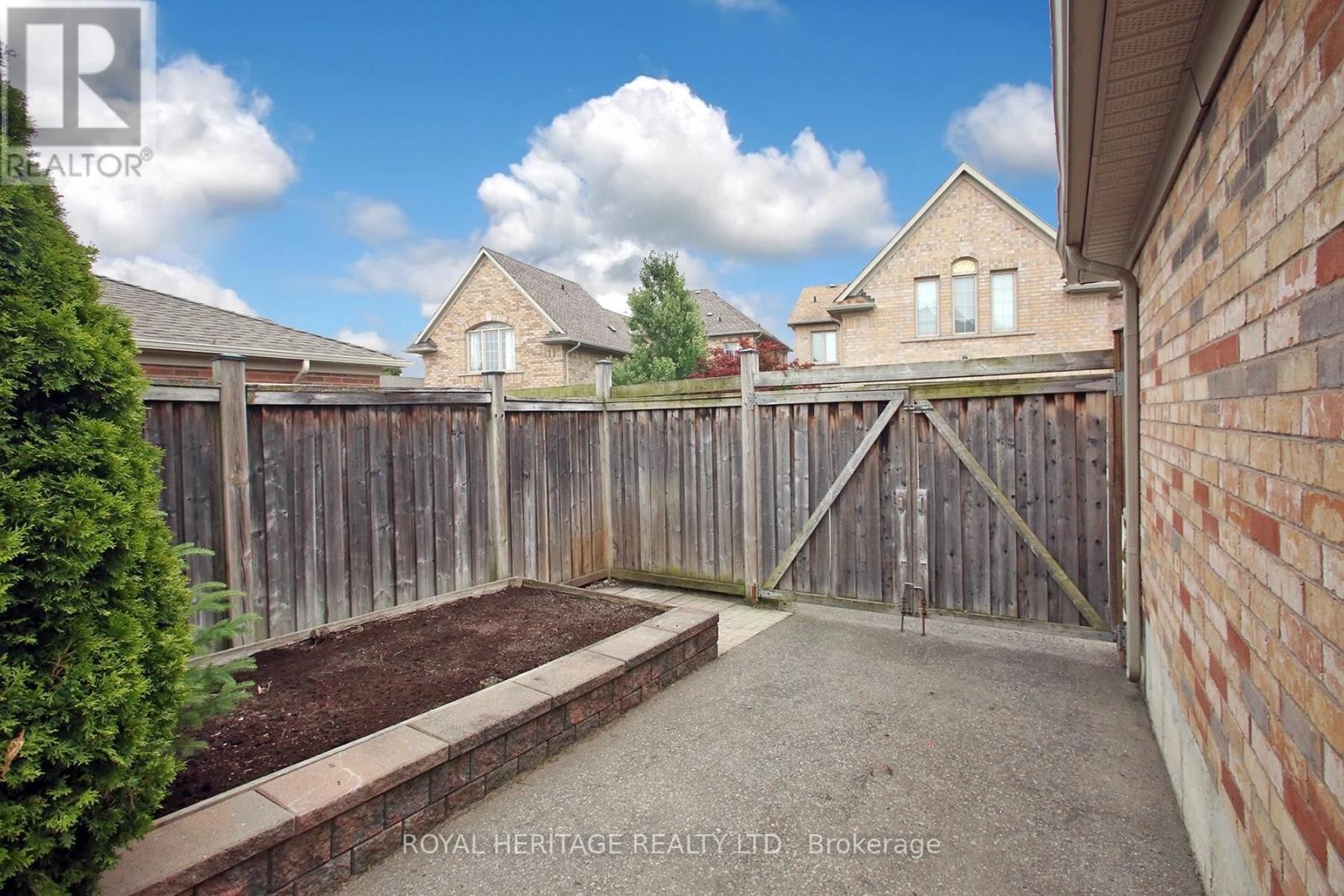 












178 BEFFORT ROAD

,
Toronto (Downsview-Roding-CFB),




Ontario
M3K1N9

