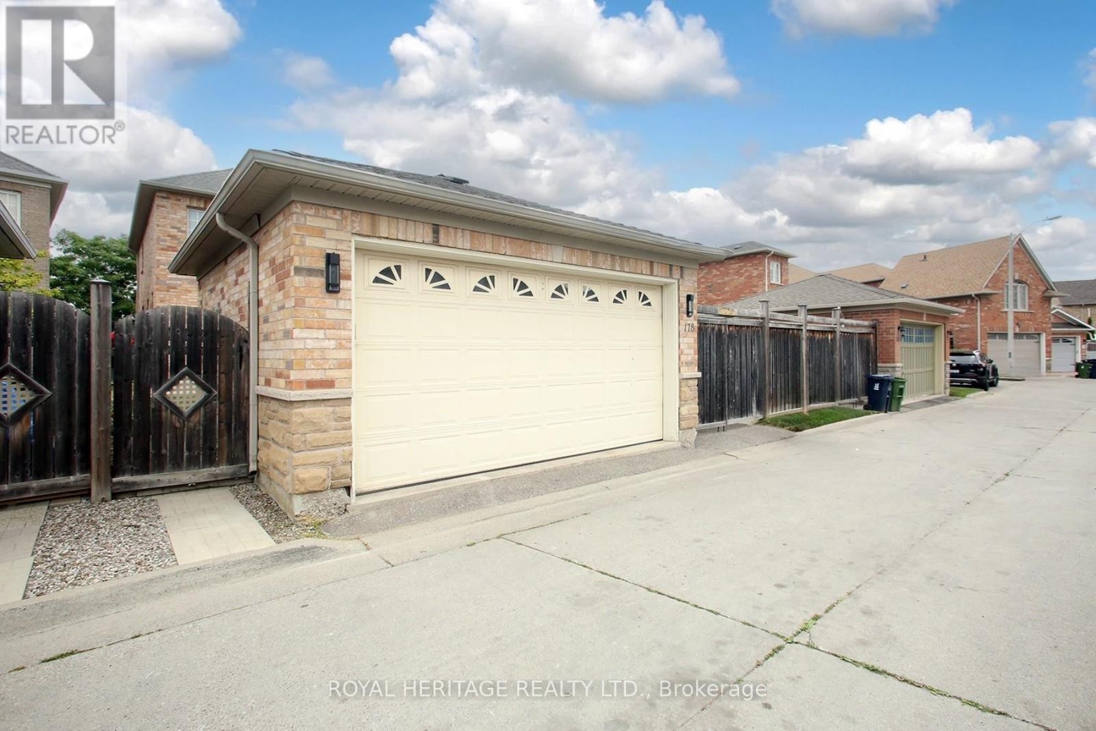 












178 BEFFORT ROAD

,
Toronto (Downsview-Roding-CFB),




Ontario
M3K1N9

