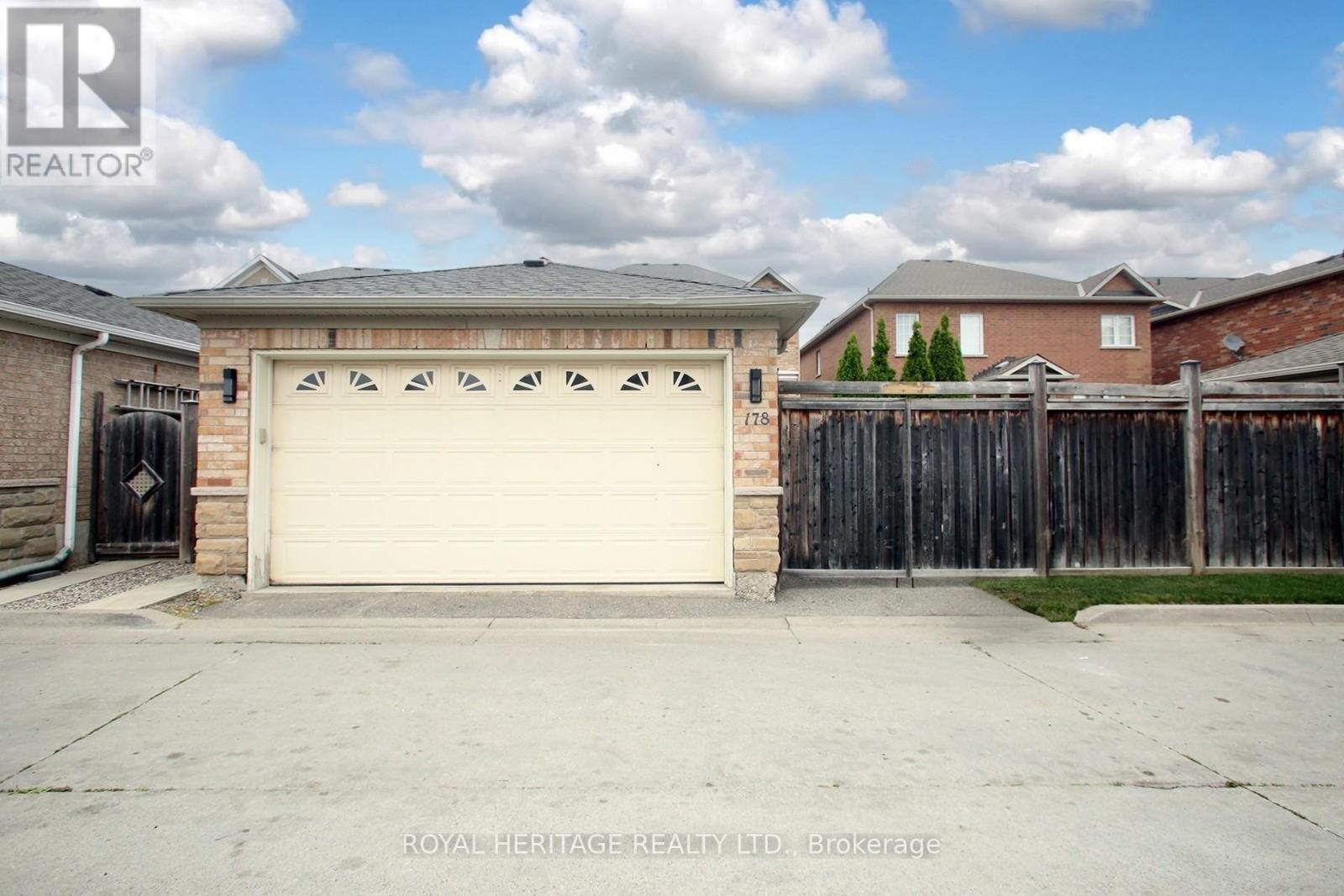 












178 BEFFORT ROAD

,
Toronto (Downsview-Roding-CFB),




Ontario
M3K1N9

