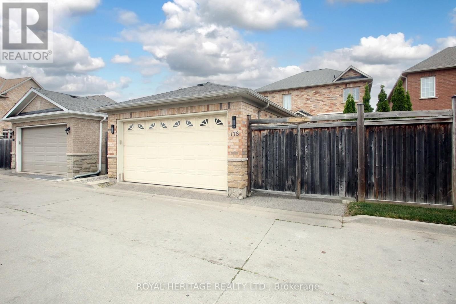 












178 BEFFORT ROAD

,
Toronto (Downsview-Roding-CFB),




Ontario
M3K1N9

