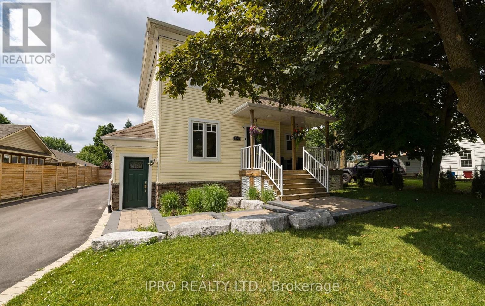 












210 MAIN STREET N

,
Halton Hills (AC Acton),




Ontario
L7J1W9

