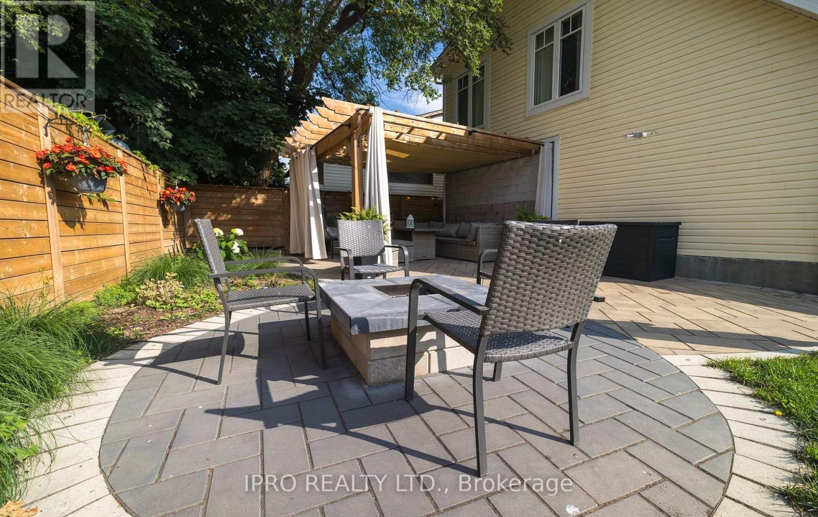












210 MAIN STREET N

,
Halton Hills (AC Acton),




Ontario
L7J1W9

