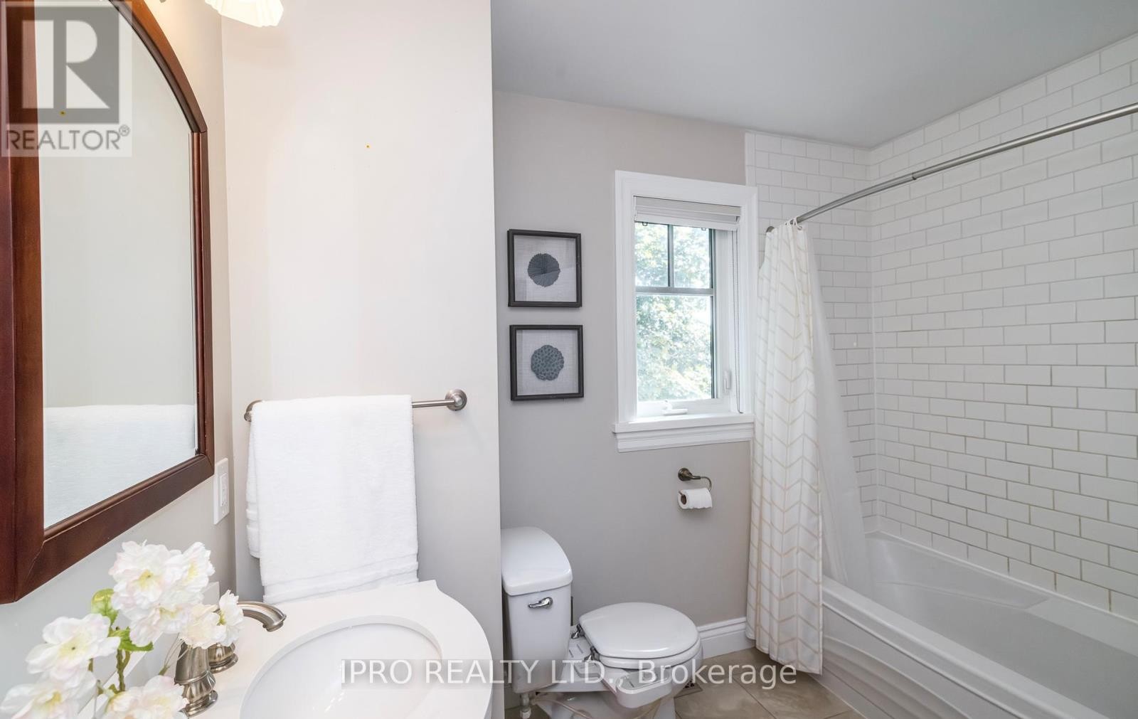 












210 MAIN STREET N

,
Halton Hills (AC Acton),




Ontario
L7J1W9

