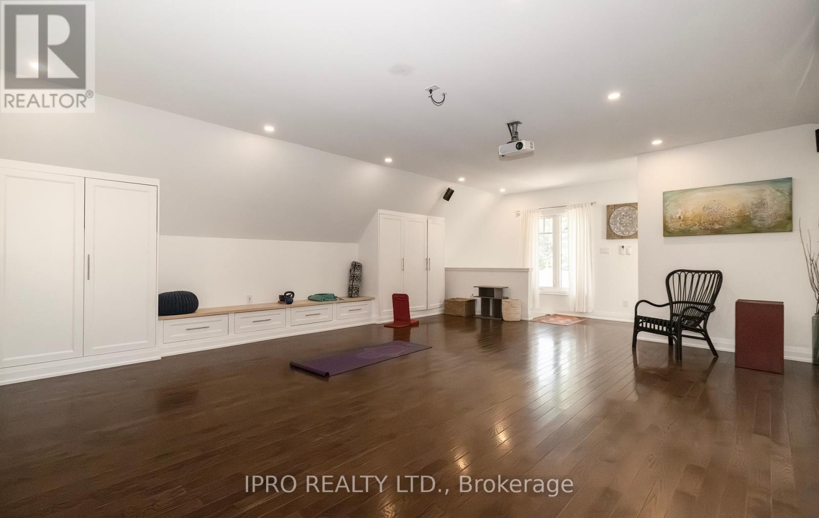 












210 MAIN STREET N

,
Halton Hills (AC Acton),




Ontario
L7J1W9

