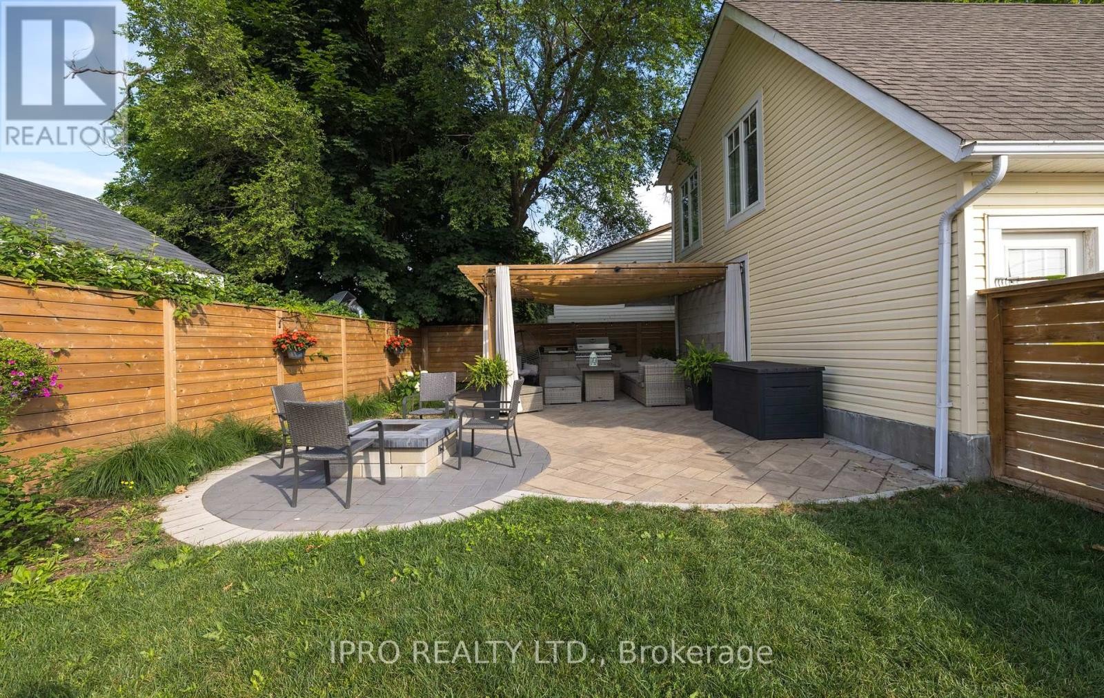 












210 MAIN STREET N

,
Halton Hills (AC Acton),




Ontario
L7J1W9

