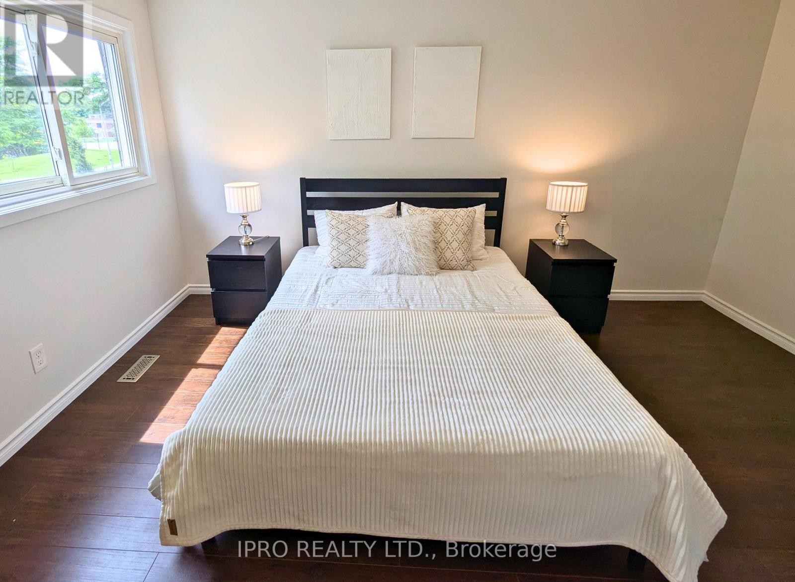 












2599 INLAKE COURT

,
Mississauga (Meadowvale),




Ontario
L5N2M9

