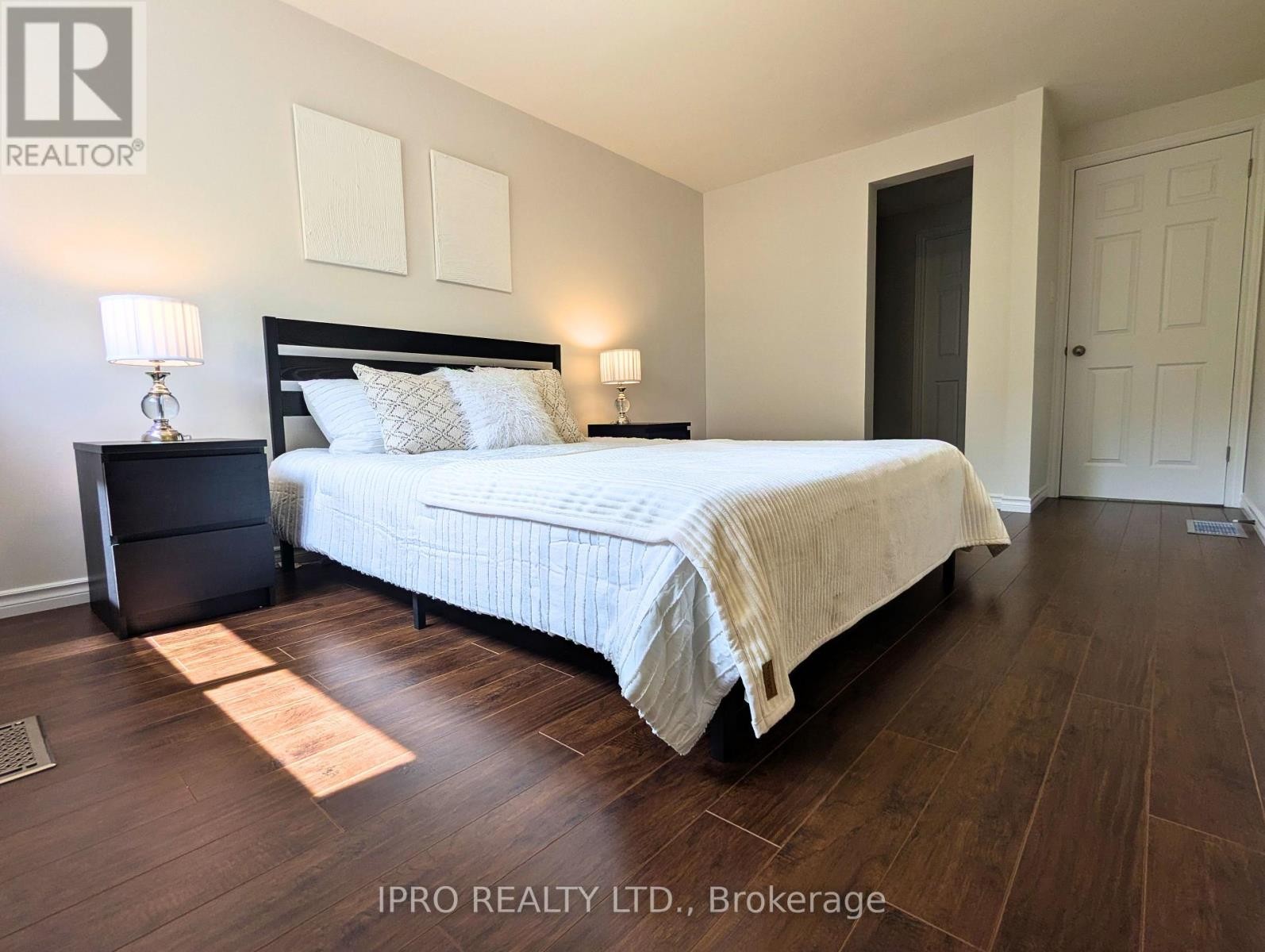 












2599 INLAKE COURT

,
Mississauga (Meadowvale),




Ontario
L5N2M9

