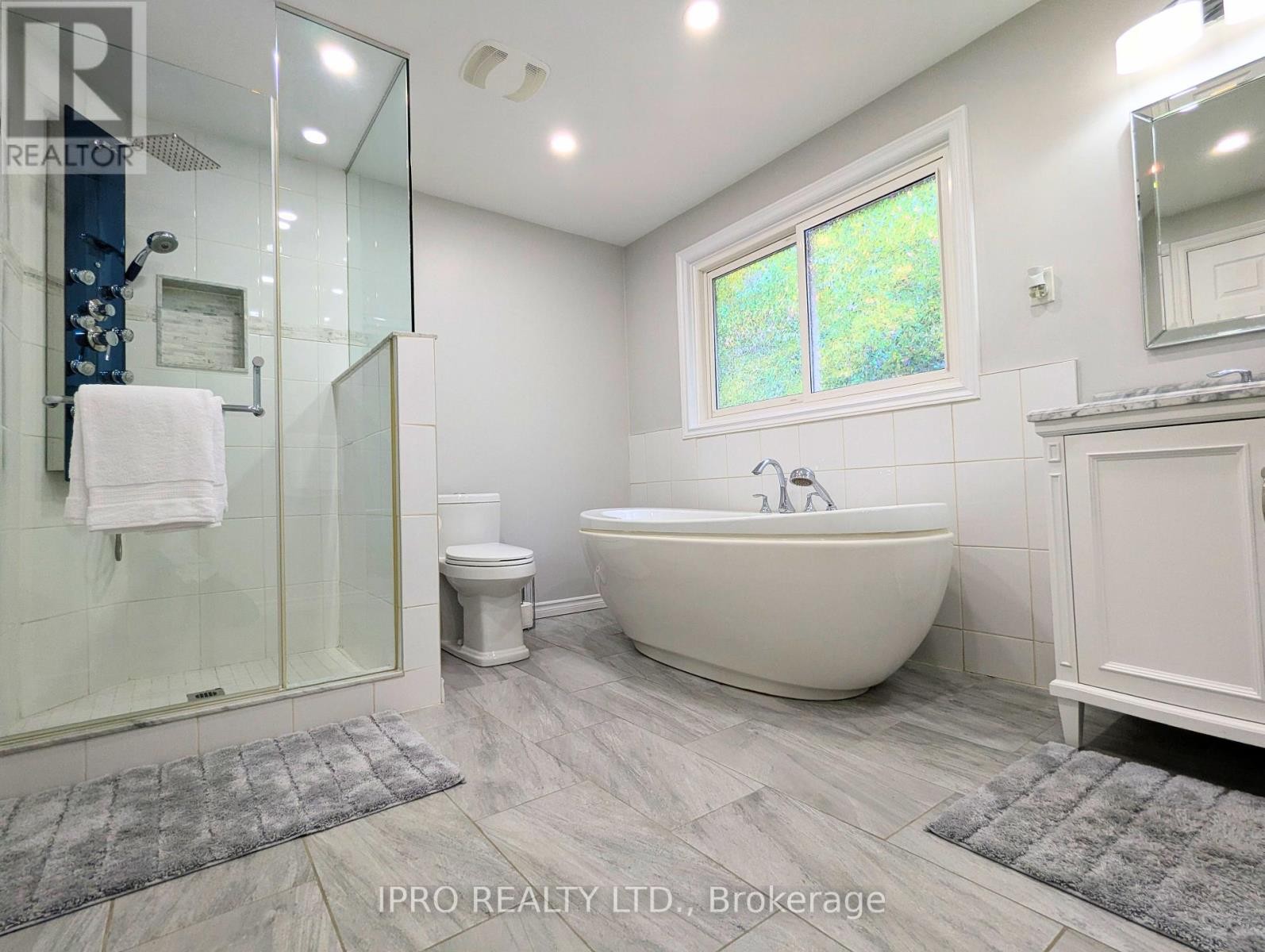 












2599 INLAKE COURT

,
Mississauga (Meadowvale),




Ontario
L5N2M9

