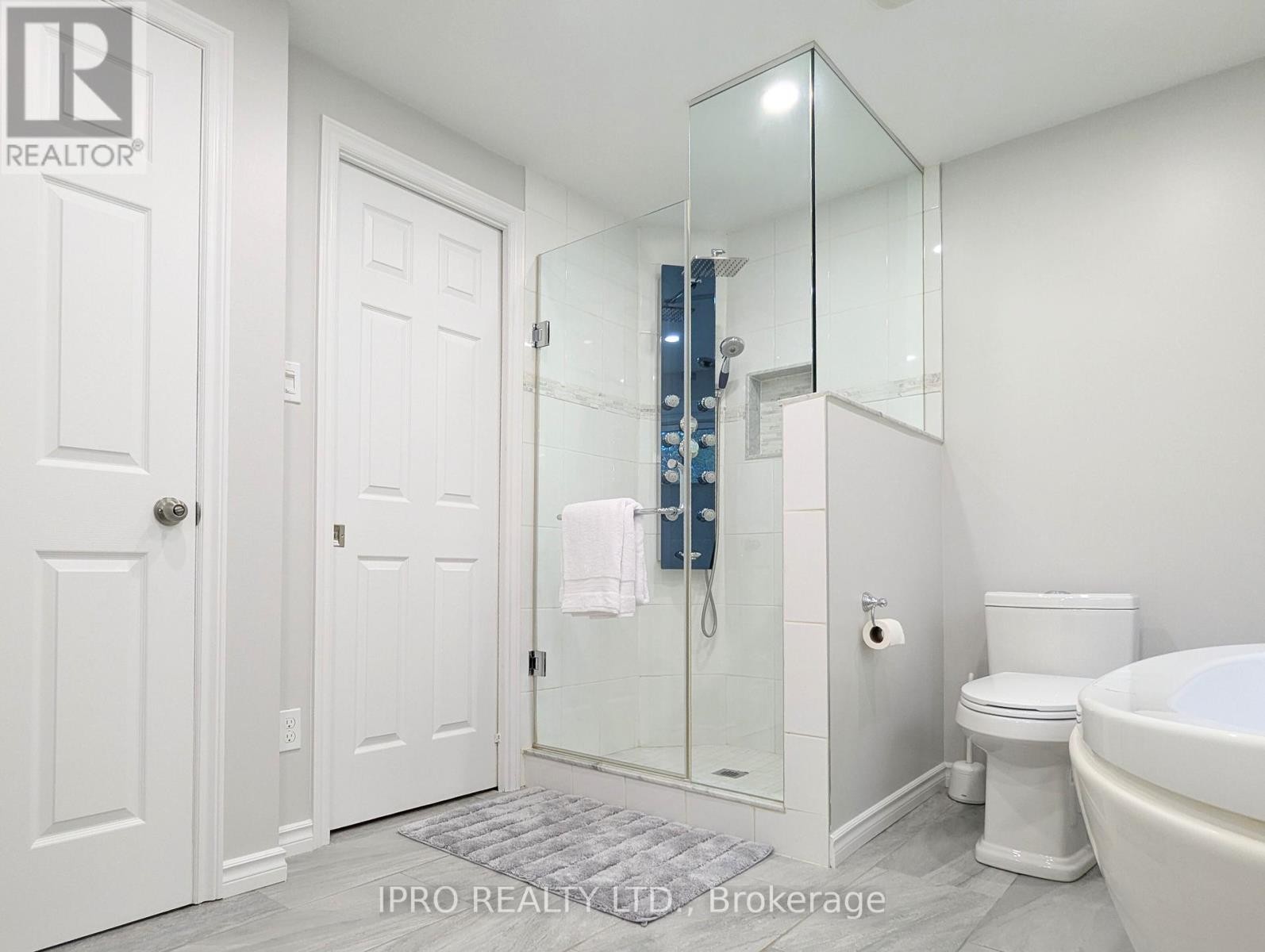 












2599 INLAKE COURT

,
Mississauga (Meadowvale),




Ontario
L5N2M9

