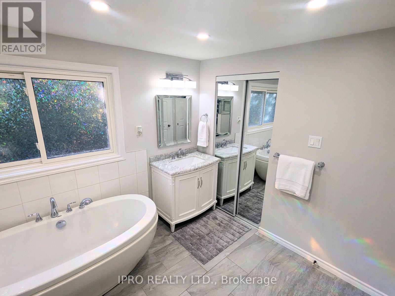 












2599 INLAKE COURT

,
Mississauga (Meadowvale),




Ontario
L5N2M9

