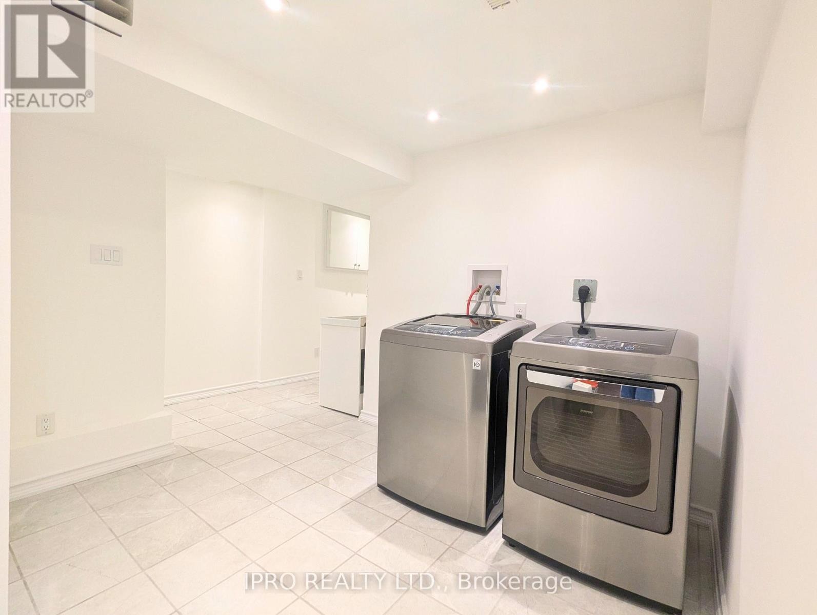












2599 INLAKE COURT

,
Mississauga (Meadowvale),




Ontario
L5N2M9

