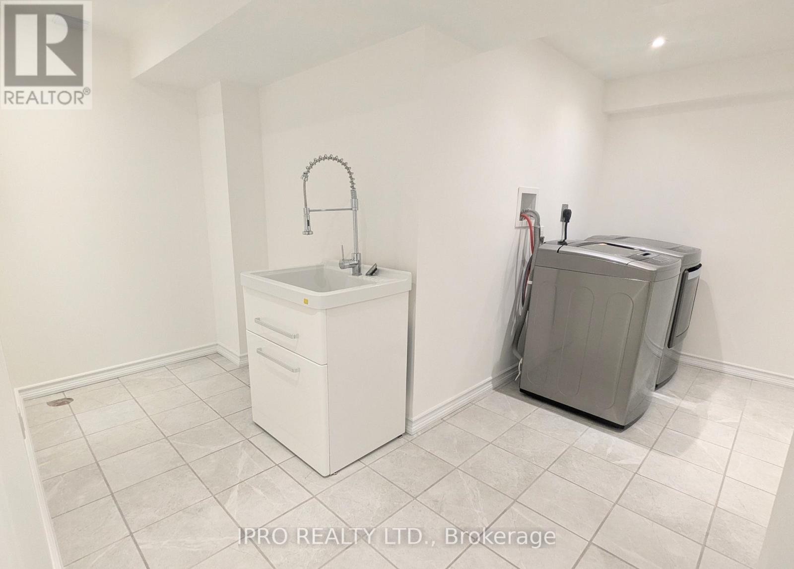 












2599 INLAKE COURT

,
Mississauga (Meadowvale),




Ontario
L5N2M9

