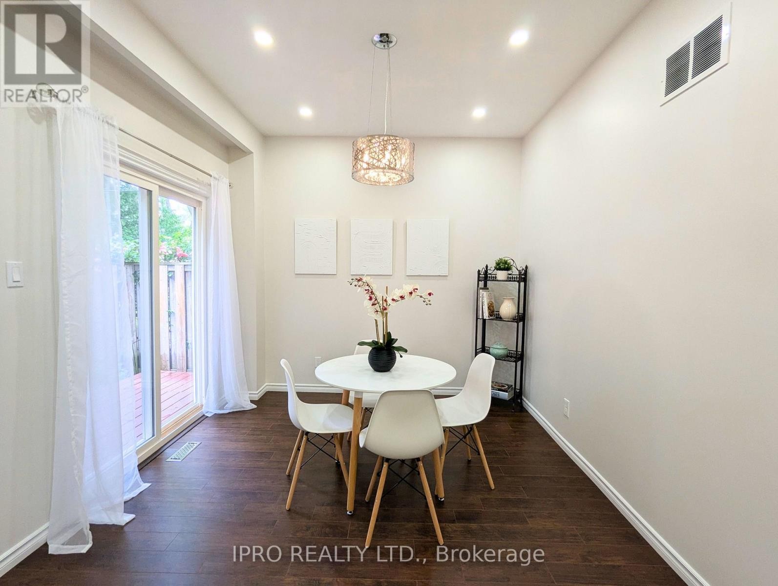












2599 INLAKE COURT

,
Mississauga (Meadowvale),




Ontario
L5N2M9

