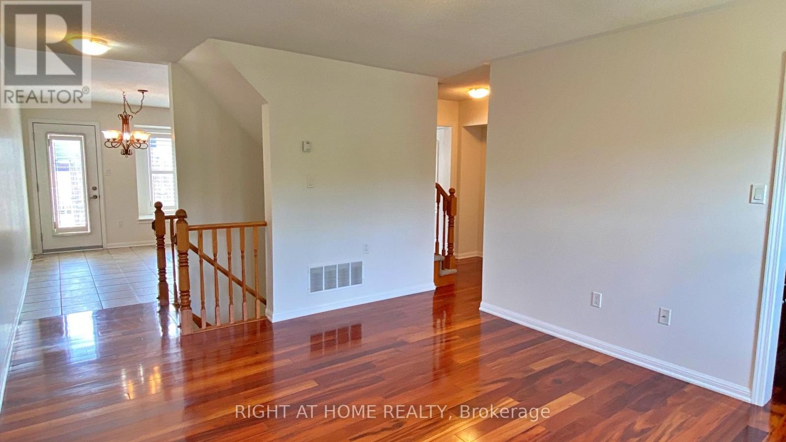 












664 HOLLY AVENUE

,
Milton (CO Coates),




Ontario
L9T0G2

