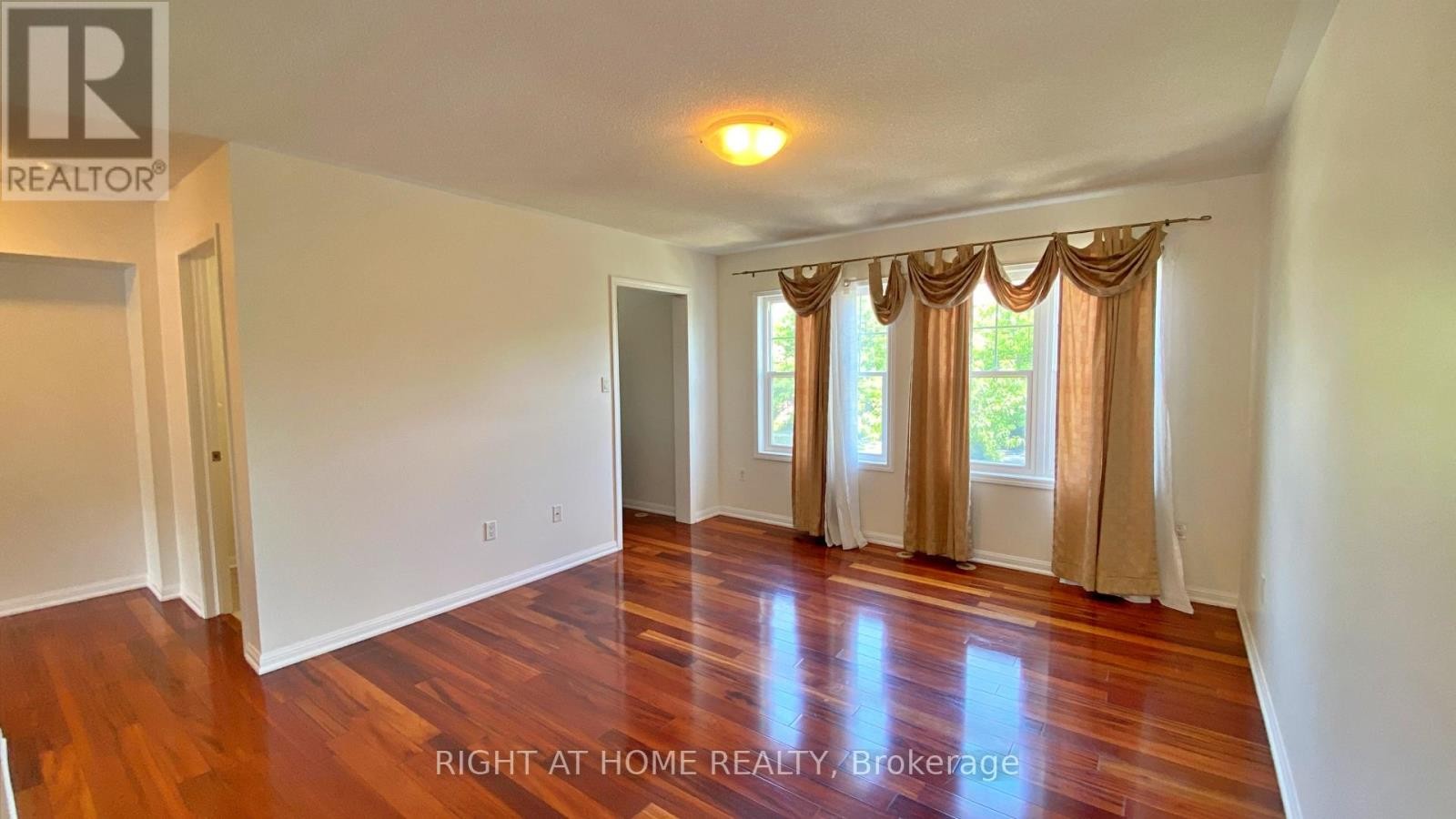 












664 HOLLY AVENUE

,
Milton (CO Coates),




Ontario
L9T0G2

