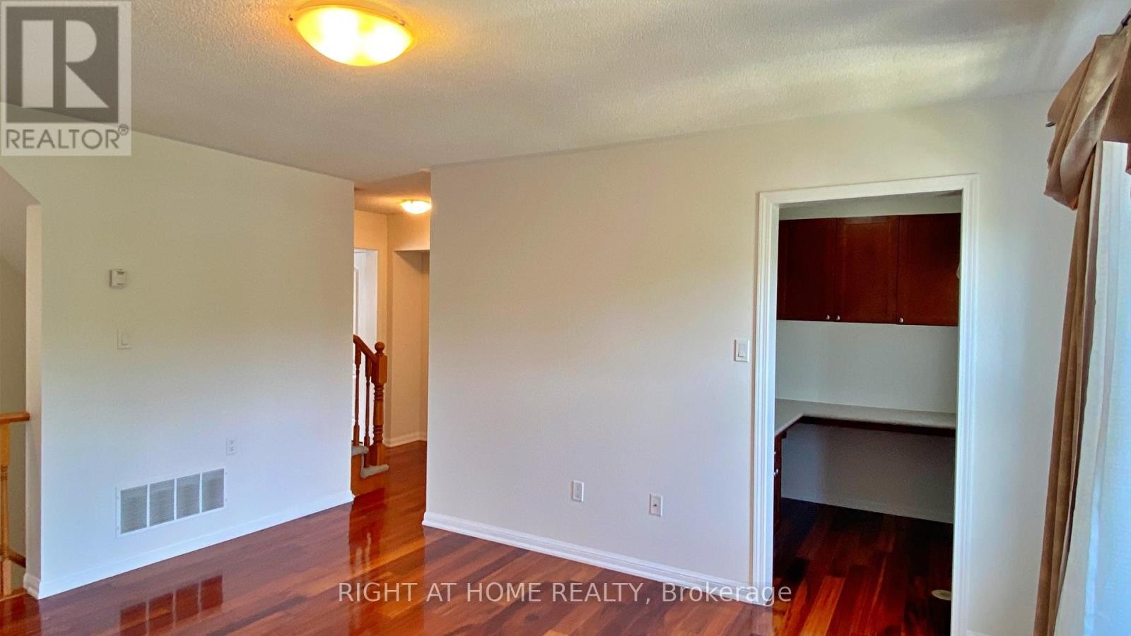 












664 HOLLY AVENUE

,
Milton (CO Coates),




Ontario
L9T0G2

