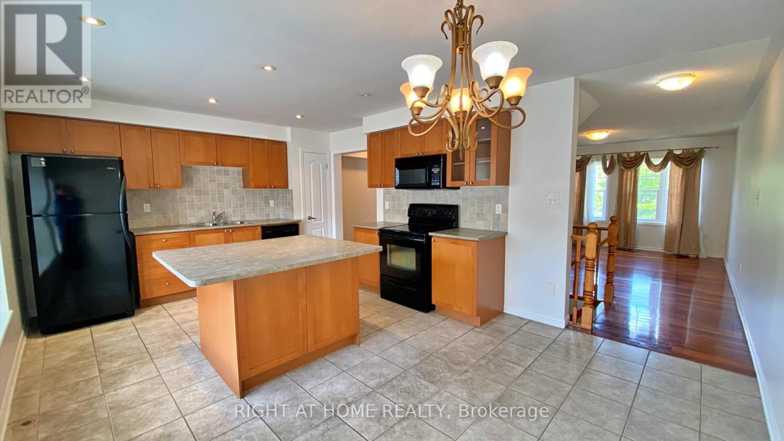 












664 HOLLY AVENUE

,
Milton (CO Coates),




Ontario
L9T0G2

