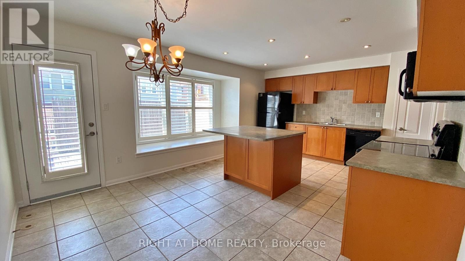 












664 HOLLY AVENUE

,
Milton (CO Coates),




Ontario
L9T0G2


