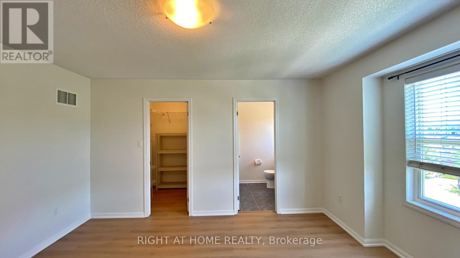












664 HOLLY AVENUE

,
Milton (CO Coates),




Ontario
L9T0G2

