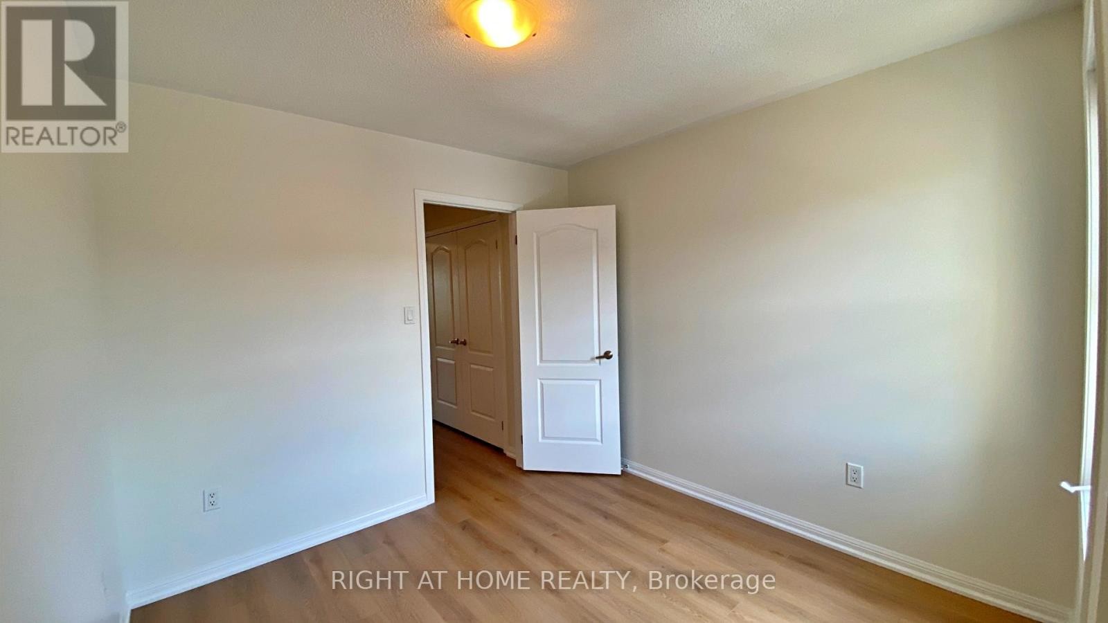 












664 HOLLY AVENUE

,
Milton (CO Coates),




Ontario
L9T0G2

