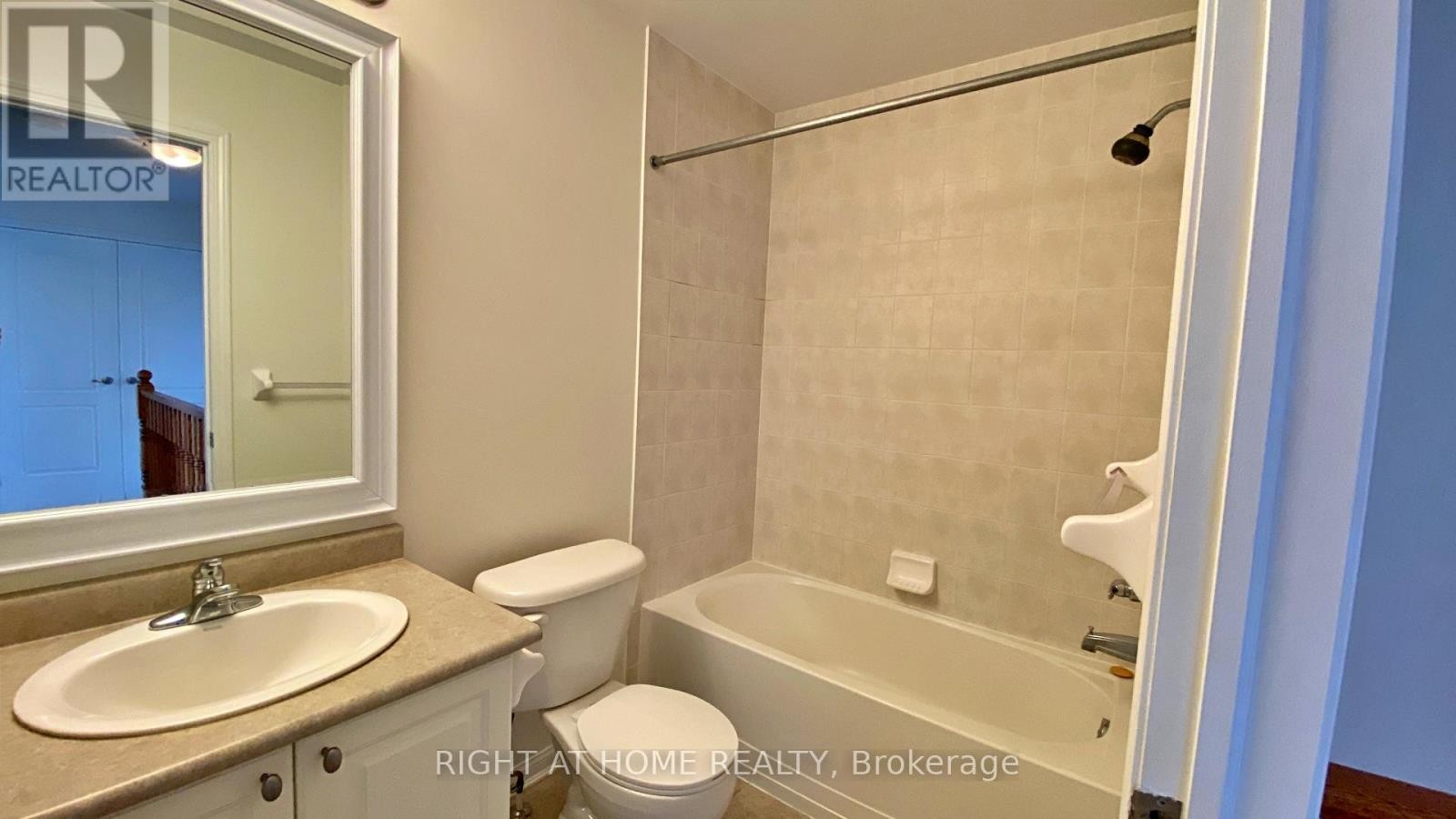












664 HOLLY AVENUE

,
Milton (CO Coates),




Ontario
L9T0G2

