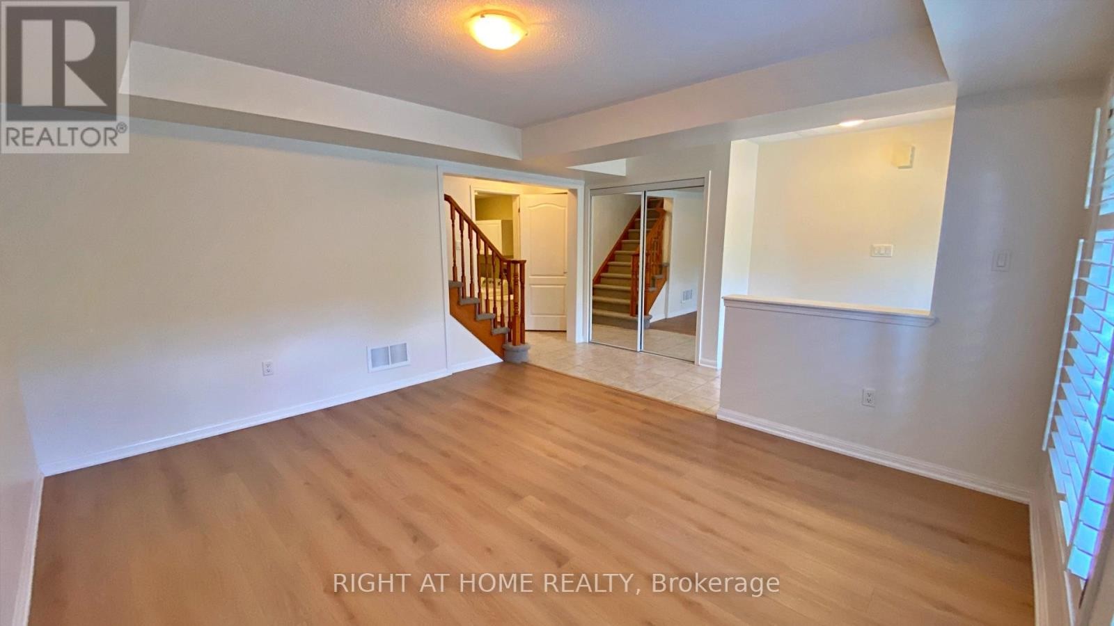 












664 HOLLY AVENUE

,
Milton (CO Coates),




Ontario
L9T0G2

