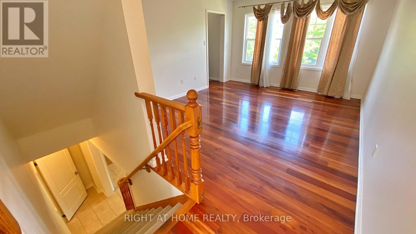 












664 HOLLY AVENUE

,
Milton (CO Coates),




Ontario
L9T0G2

