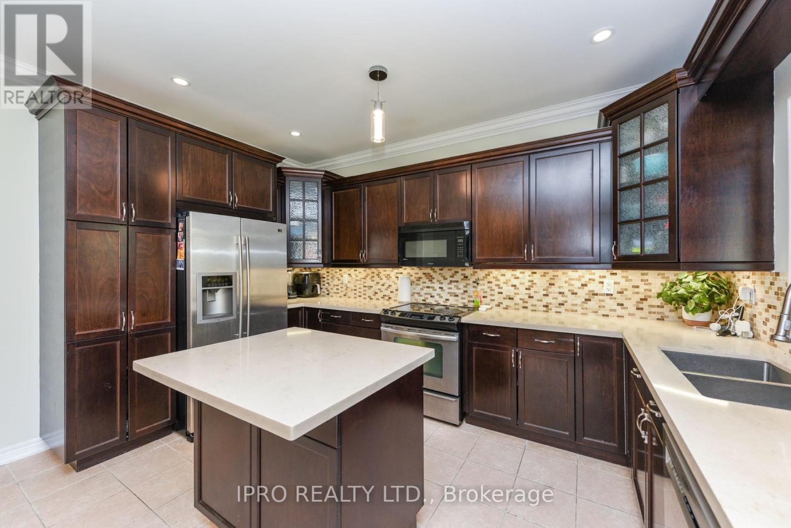 












304 DALGLEISH GARDEN

,
Milton (SC Scott),




Ontario
L9T6Z7

