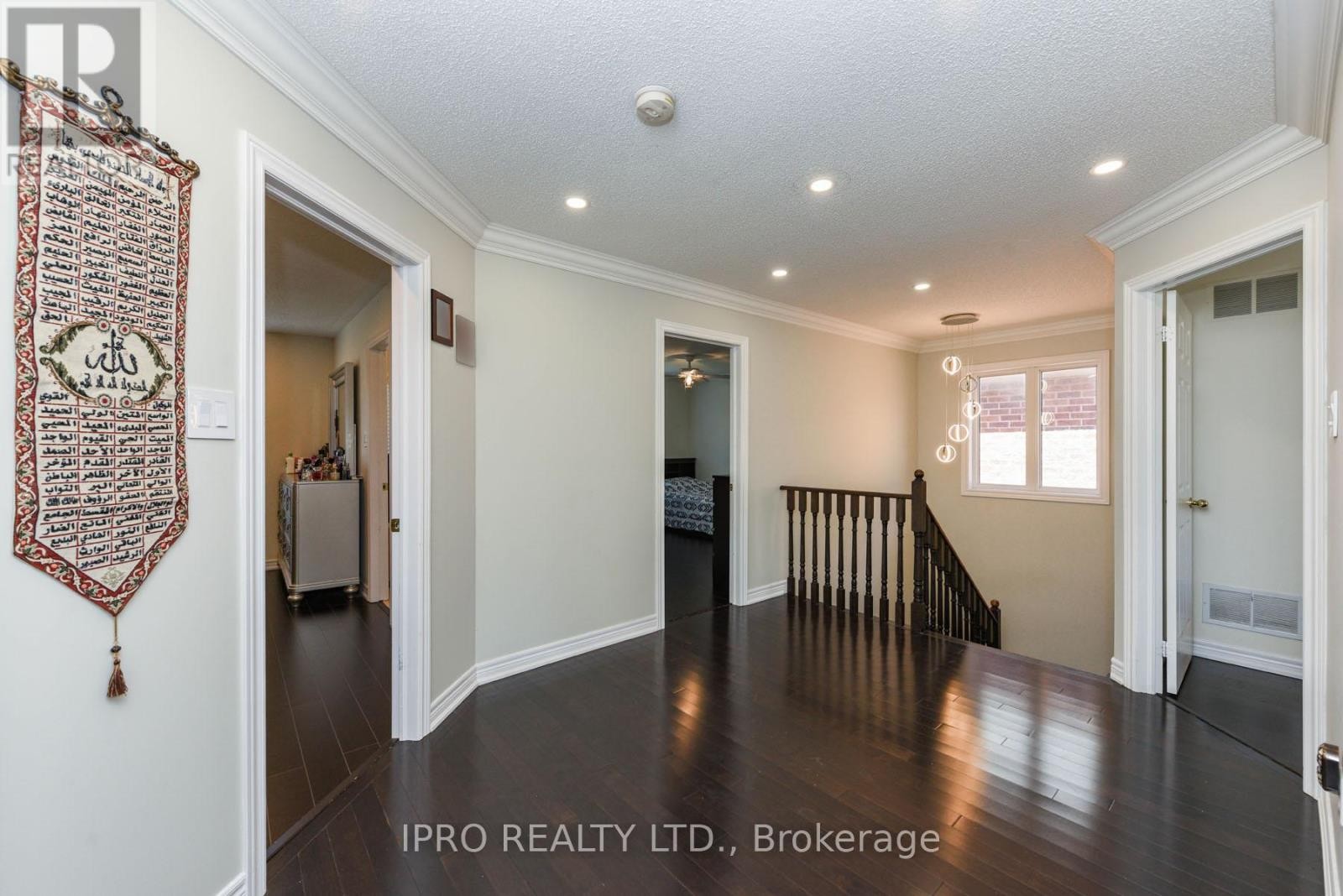 












304 DALGLEISH GARDEN

,
Milton (SC Scott),




Ontario
L9T6Z7

