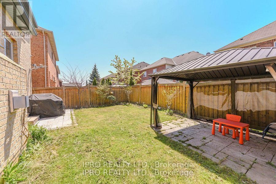 












304 DALGLEISH GARDEN

,
Milton (SC Scott),




Ontario
L9T6Z7

