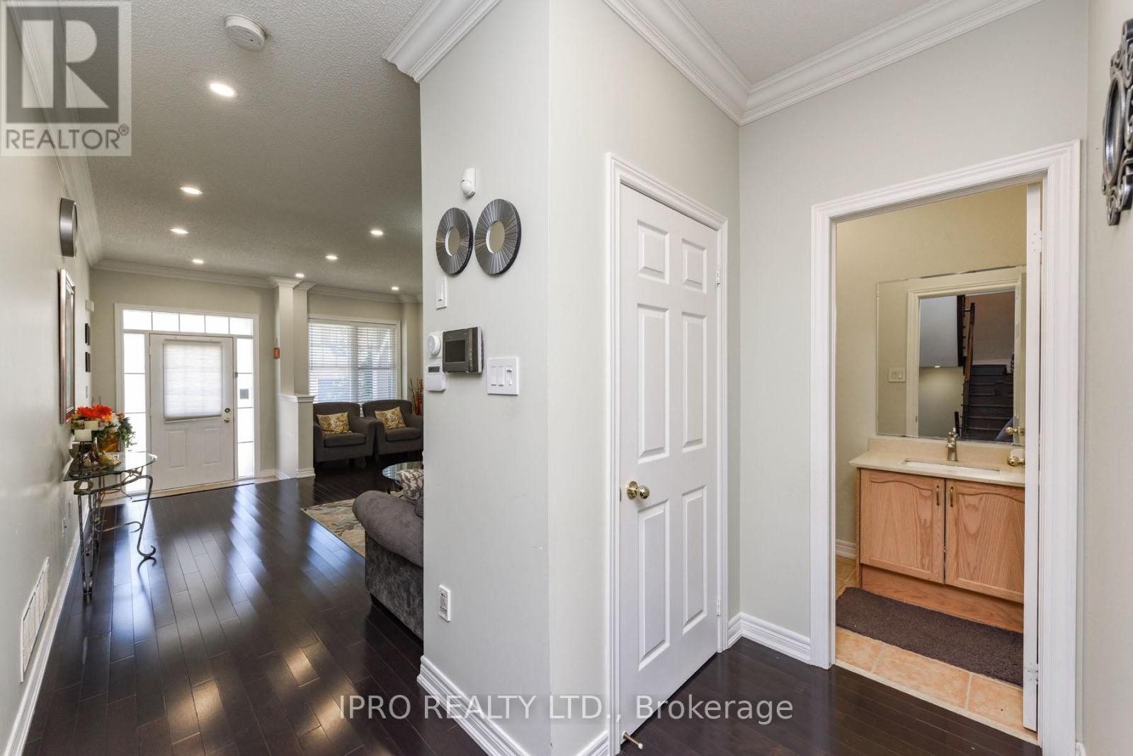 












304 DALGLEISH GARDEN

,
Milton (SC Scott),




Ontario
L9T6Z7

