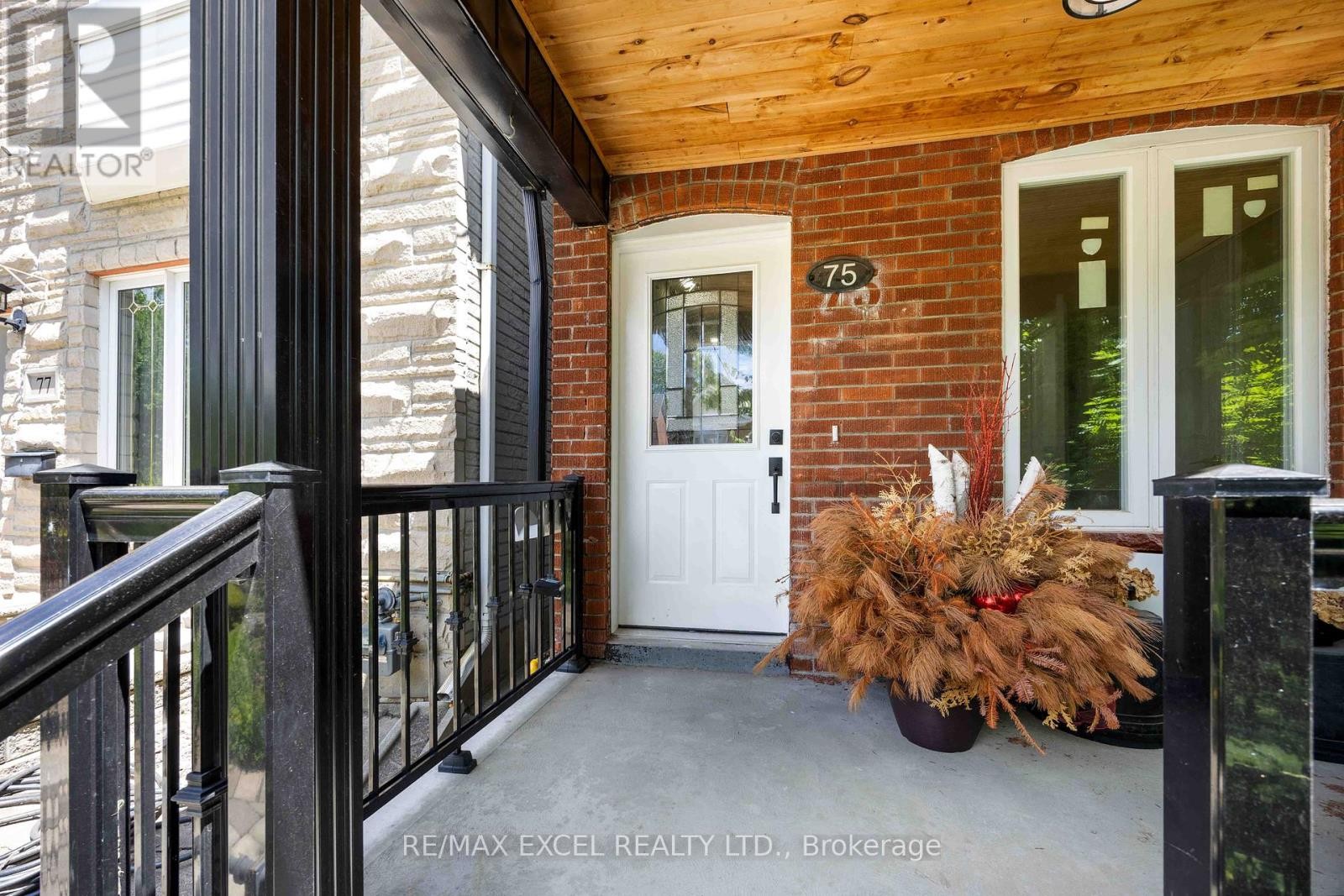 












75 HARVIE AVENUE

,
Toronto (Corso Italia-Davenport),




Ontario
M6E4K4

