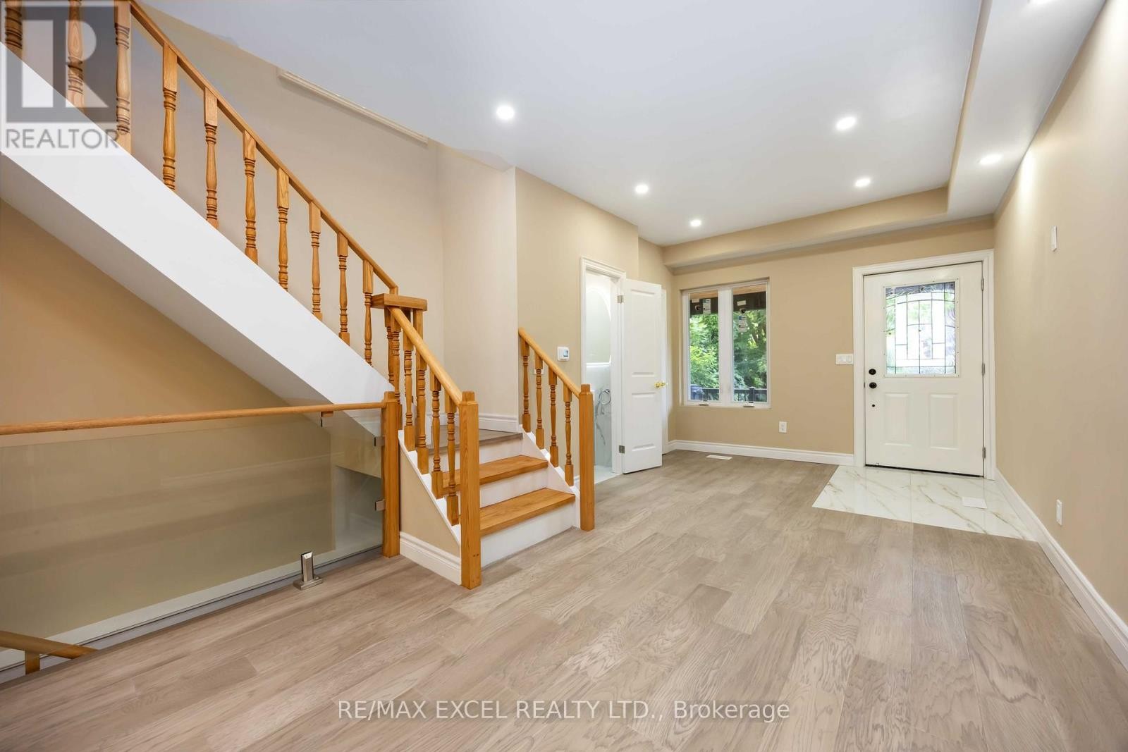 












75 HARVIE AVENUE

,
Toronto (Corso Italia-Davenport),




Ontario
M6E4K4

