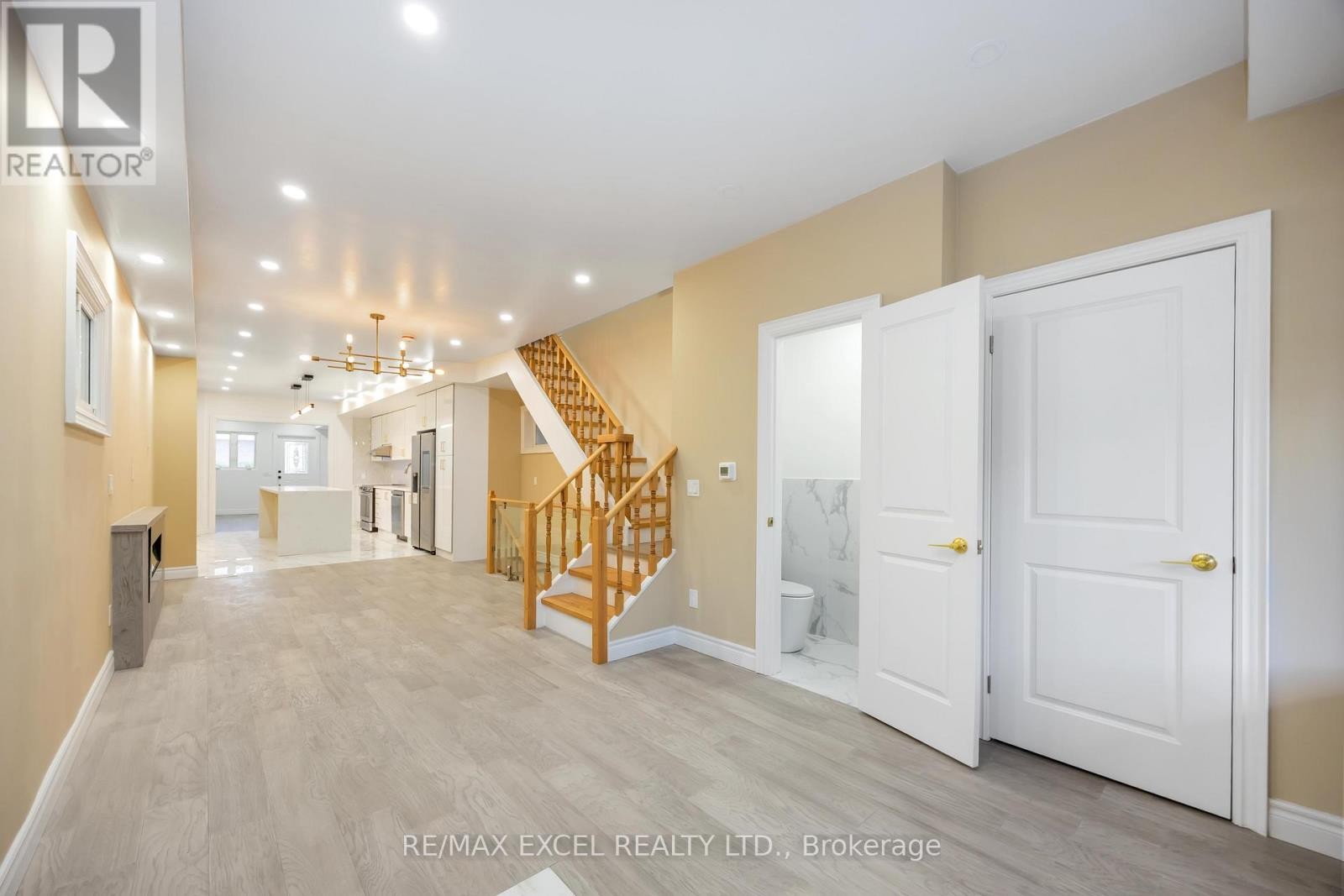 












75 HARVIE AVENUE

,
Toronto (Corso Italia-Davenport),




Ontario
M6E4K4

