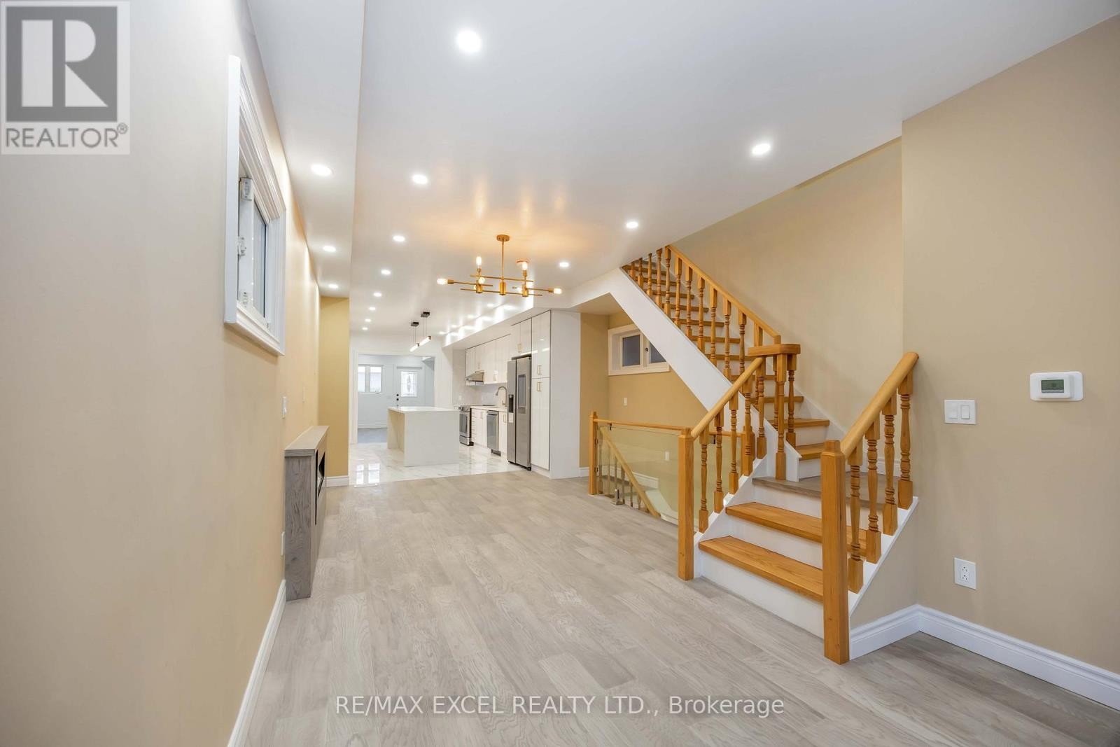 












75 HARVIE AVENUE

,
Toronto (Corso Italia-Davenport),




Ontario
M6E4K4

