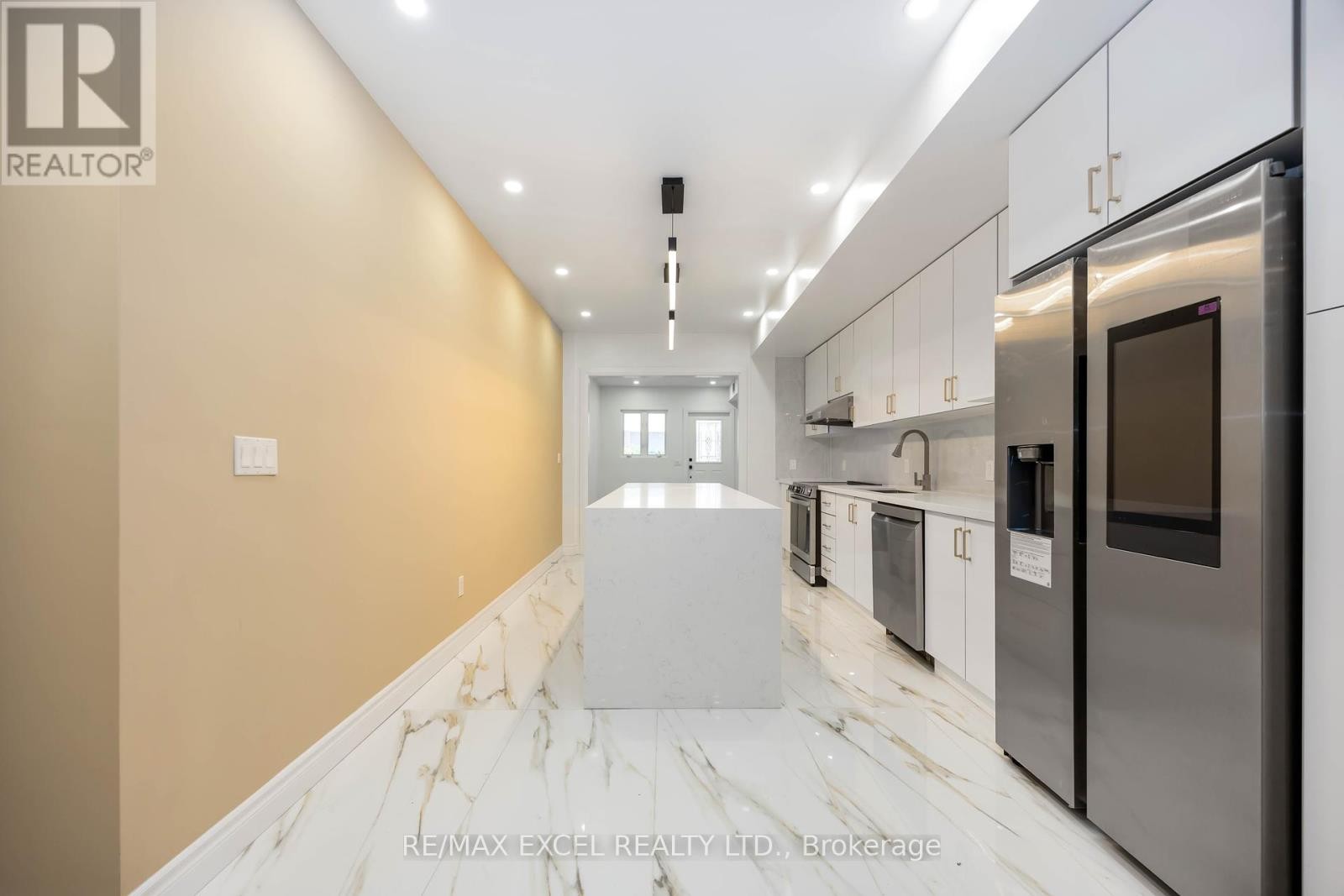 












75 HARVIE AVENUE

,
Toronto (Corso Italia-Davenport),




Ontario
M6E4K4

