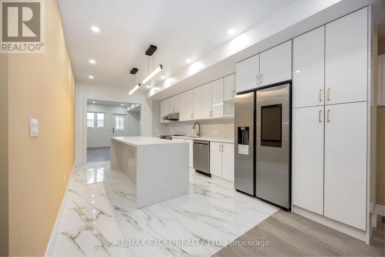 












75 HARVIE AVENUE

,
Toronto (Corso Italia-Davenport),




Ontario
M6E4K4

