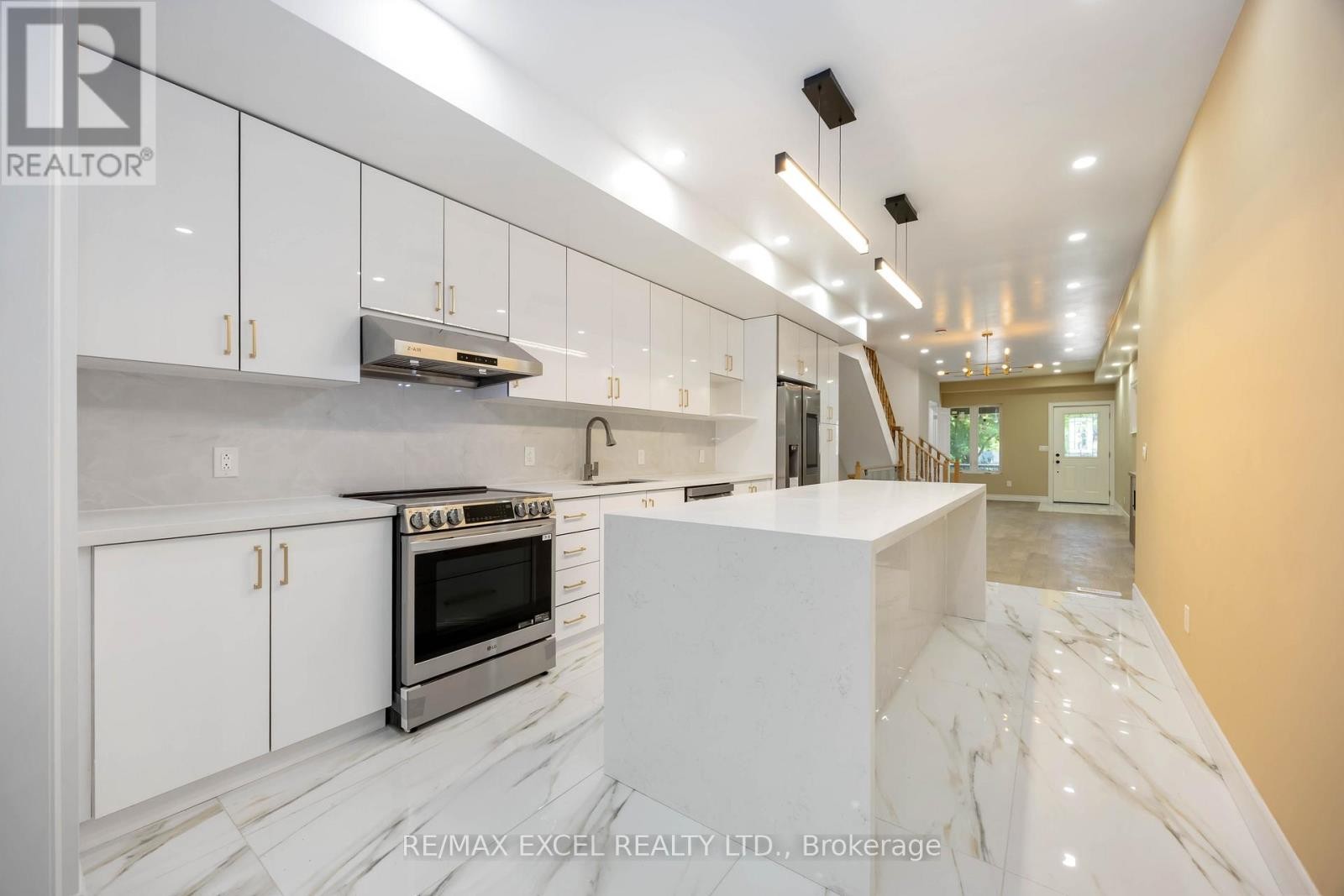 












75 HARVIE AVENUE

,
Toronto (Corso Italia-Davenport),




Ontario
M6E4K4

